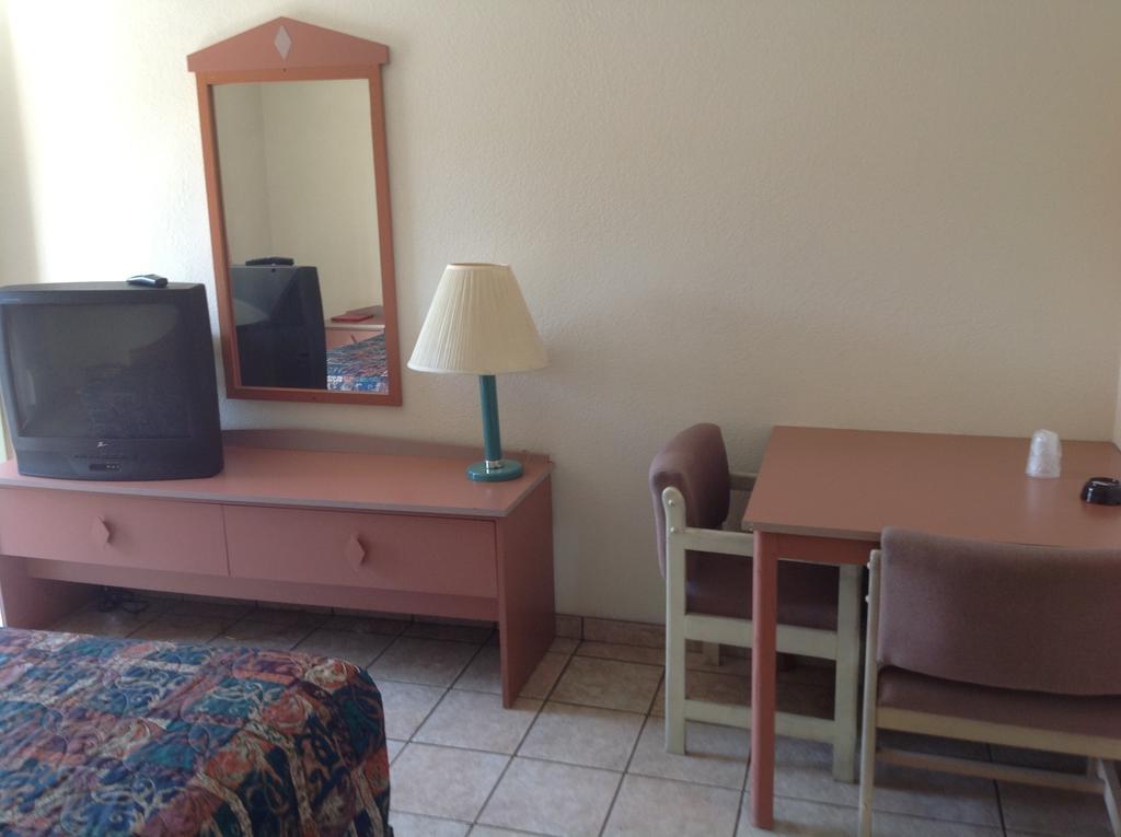 צ'נדלר Redwood Motel חדר תמונה