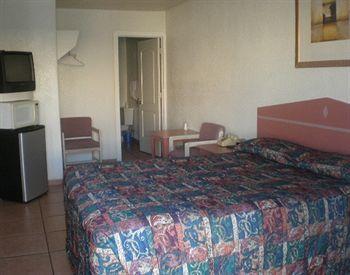 צ'נדלר Redwood Motel מראה חיצוני תמונה