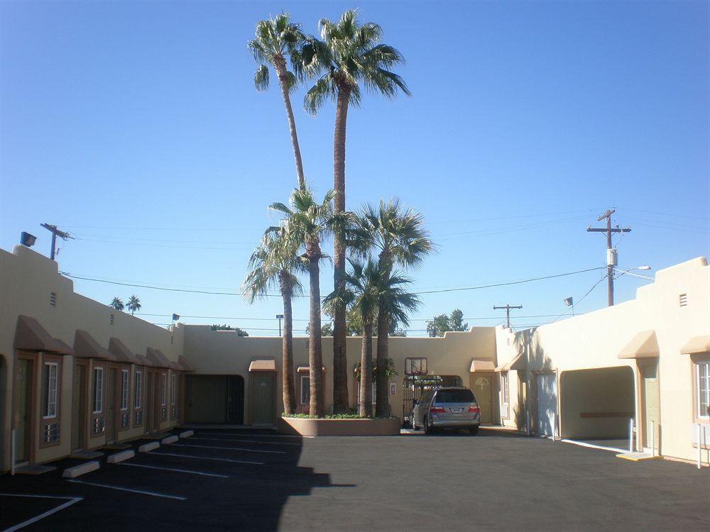צ'נדלר Redwood Motel מראה חיצוני תמונה